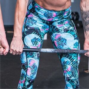 CONSTANTLY VARIED GEAR CVG SIZE LARGE MIAMI SKULLS CAPRI LEGGINGS